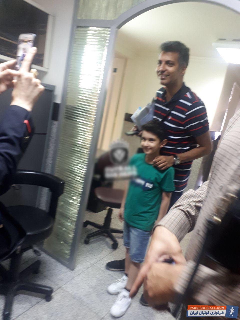 فردوسی پور ؛ تصاویری از عادل فردوسی پور در مطب دکتر در ولیعصر