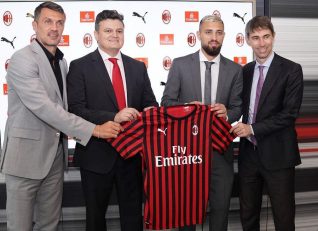 لئو دوئارته به میلان پیوست میلان لئو دوئارته را تا سال 2023 و با قراردادی به ارزش 11 میلیون یورو از فلامینگو به خدمت گرفته است.