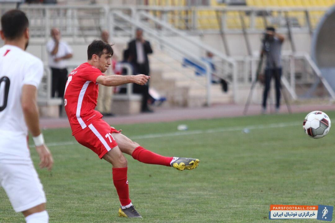 پرسپولیس ؛ حضور فرشاد احمدزاده در پست وینگر زیر نظر کالدرون