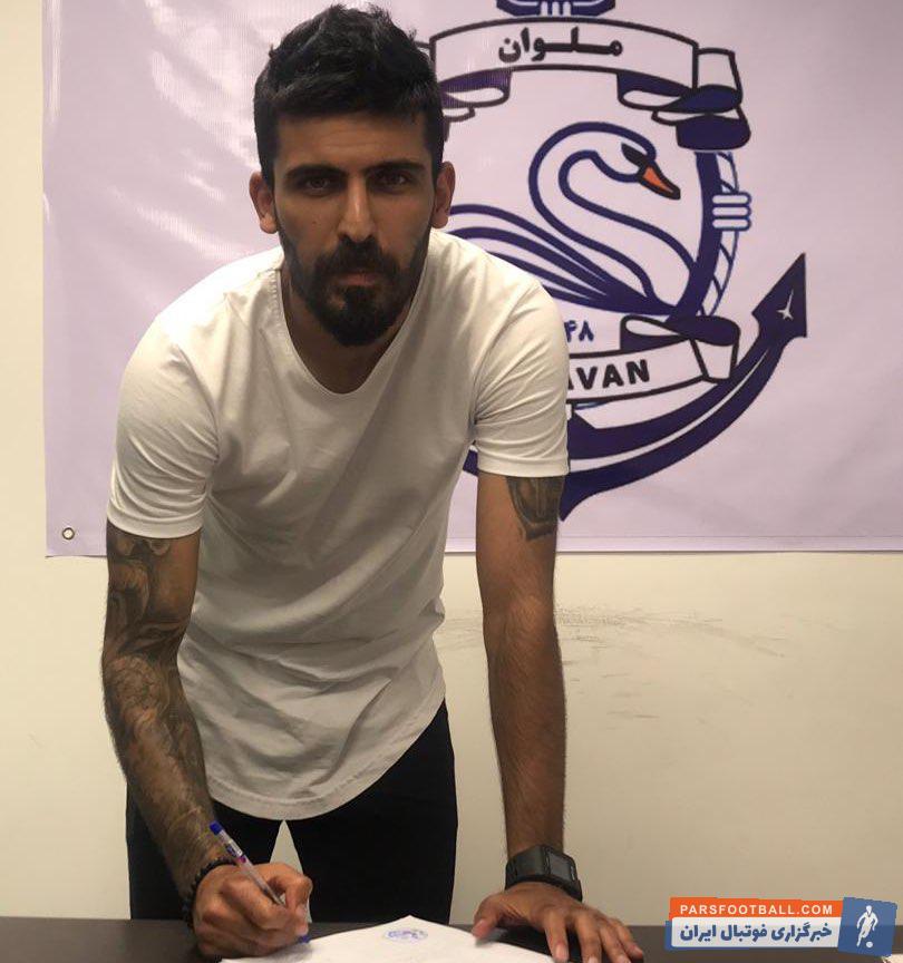 محمدرضا زینال خیری هافبک فصل گذشته شهرداری تبریز بود محمدرضا زینال خیری با عملکرد قابل قبول خود مورد توجه چند باشگاه قرار گرفته بود به تیم ملوان پیوست.