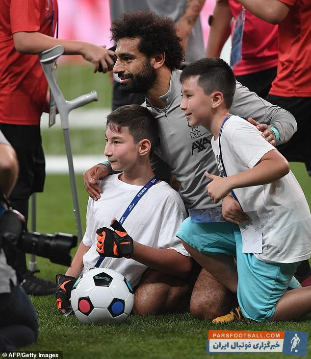 محمد صلاح ستاره مصری لیورپول در استانبول وودافون استانبول با عدهای از کودکان تحت پوشش بنیاد فیفا همراه شد محمد صلاح برای آنها خاطرههای زیبایی خلق کرد.