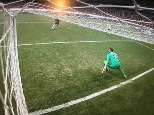 قرمزها با درخشش آدریان در ضربات پنالتی موفق به کسب این موفقیت شدند اما به نطر می رسد داوری در ضربات پنالتی به سود آنها بوده است.