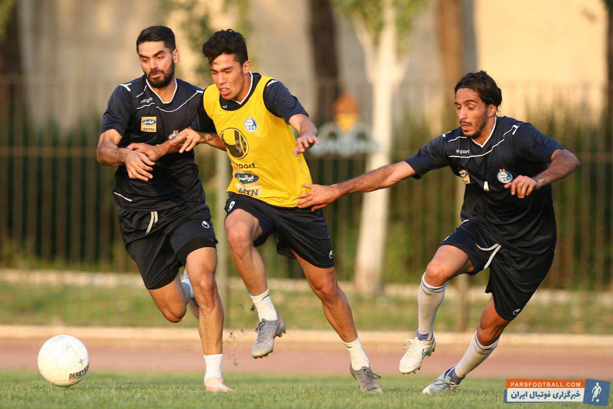 سیاوش یزدانی بازیکنی است که بعد از دو فصل خوب در سپاهان به استقلال پیوست تا سیاوش یزدانی جای خالی پژمان منتظری در خط دفاع این تیم را پر کند.