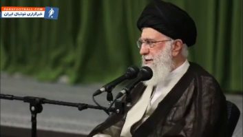 والیبال ؛ رهبر معظم انقلاب اسلامی : در بچگی وسط کوچه نخ می‌بستیم و والیبال بازی می‌کردیم
