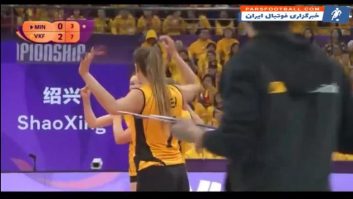 والیبال ؛ امتیاز گیری تیم حریف به خاطر برخورد توپ با موهای مدافع