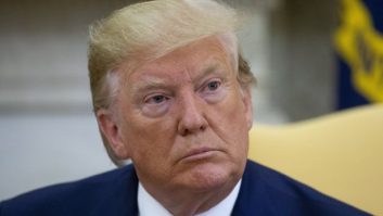 منوچهر ؛ پیاده روی سید منوچهر سیدان به همراه همسرش از تهران تا کربلای معلی