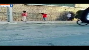 والیبال ؛ انجام بازی والیبال از سوی کودکان ایرانی در سطح خیابان ؛ خبرگزاری پارس فوتبال
