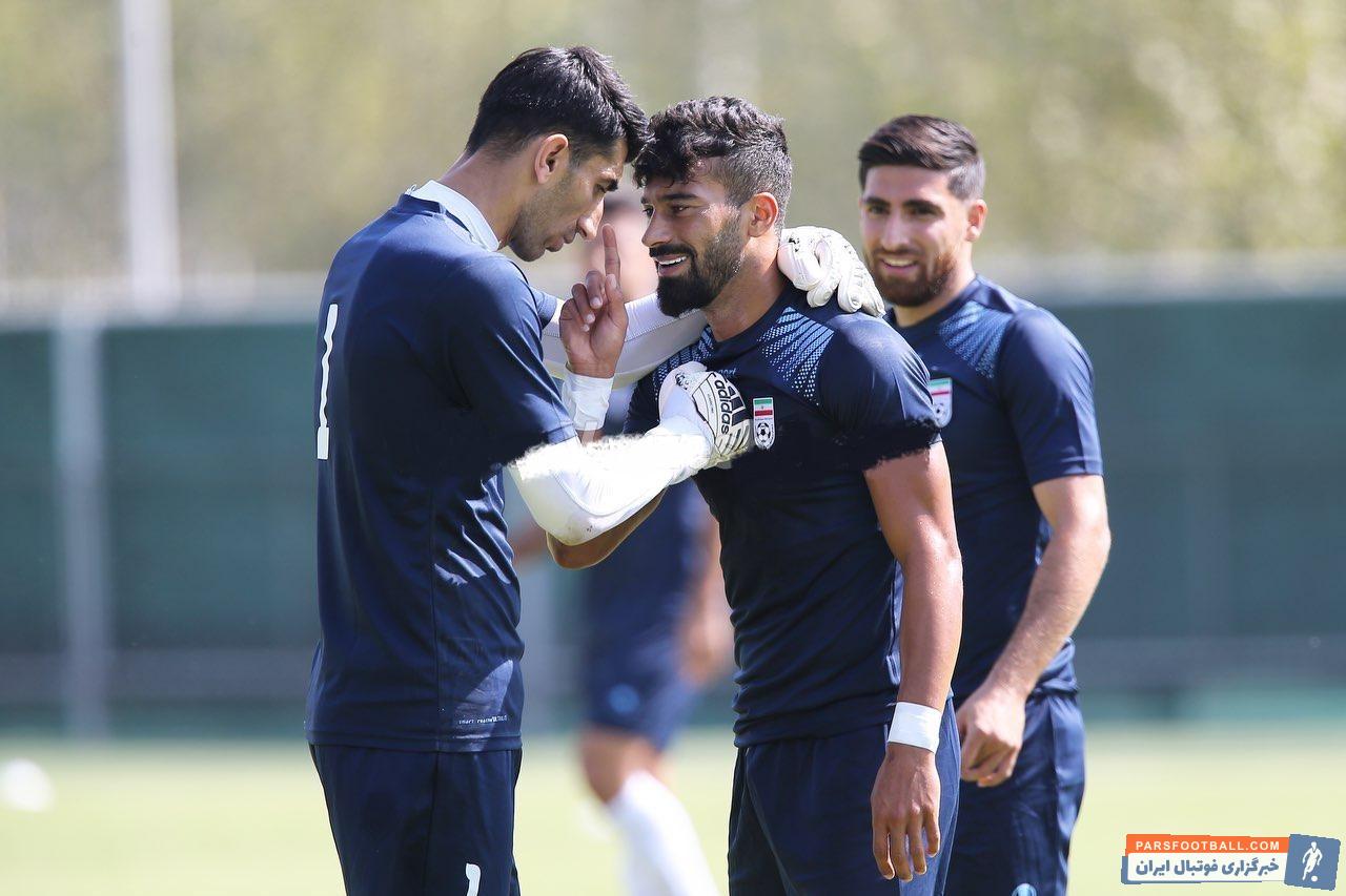 بیرانوند و رضاییان در پرسپولیس و تیم ملی چند سالی همبازی بوده اند بیرانوند و رضاییان در تمرین امروز نیز دور از بقیه بازیکنان با هم به گفت و گو پرداختند.