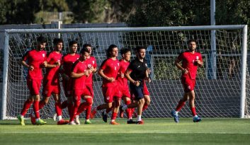 نکته مهم اما این بود که در تمرین دیروز تراکتور فقط 10 بازیکن حضور داشتند. میمبلا، فورچونه و مازولا سه بازیکن خارجی تراکتور به مرخصی رفته اند.