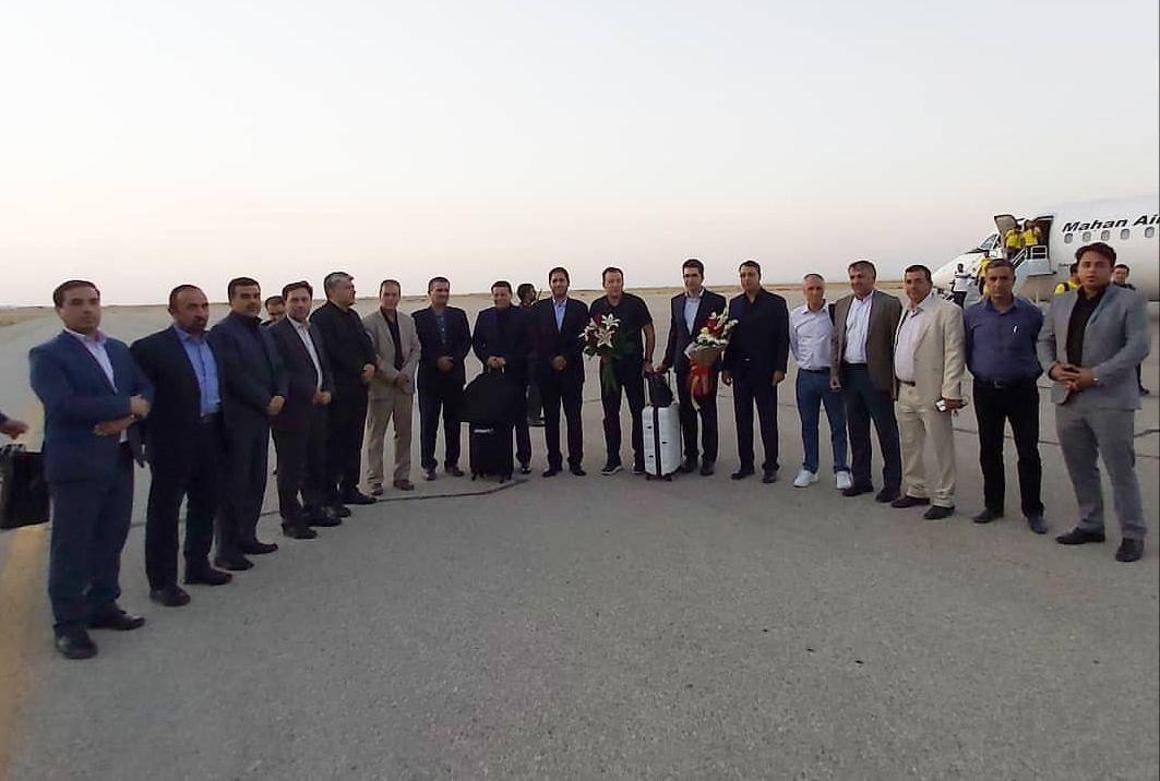 ویلموتس برای تماشای دیدار گل گهر و پارس جنوبی جم به سیرجان سفر کرد ویلموتس ابتدا طی ورودش به فرودگاه مهر آباد با اعضای تیم پارس جنوبی جم روبه رو شد.