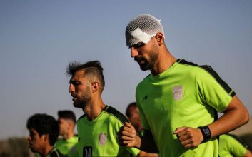 رضا اسدی در جریان دیدار گذشته سرخپوشان آذربایجانی مقابل ذوب آهن در برخوردی که با بازیکن حریف داشت دچار شکافتگی ابرو شد و دقایقی را بیرون از زمین سپری کرد.