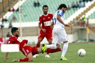 خانزاده که در این دقایق کمی عصبی هم بود دقایقی بعد و از روی خطای یکی از بازیکنان گل گهر دچار مصدومیت شد خانزاده بالاجبار زمین بازی را ترک کرد.