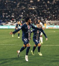 نیمار در دیدار مقابل استراسبورگ، در وقت های تلف شده، گل پیروزی پی اس جی را به ثمر رسانده بود نیمار هم در دقایق پایانی توانست سه امتیاز را نصیب تیمش کند.