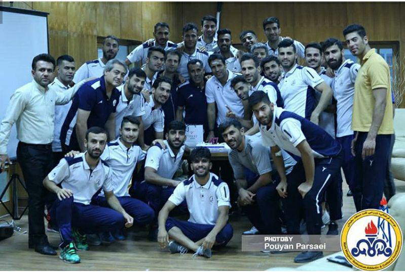 مهدی تارتار نیز در کنفرانس مطبوعاتی پیش از دیدار نیز به دلیل عدم حضور تیمشان صحبت فنی نکرد و باید دید امروز تیمشان در بازی حاضر می شود.