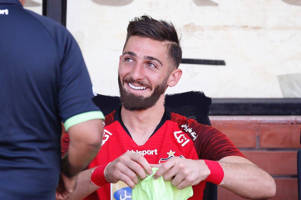 پیش از شروع بازی نیز مهدی عبدی از سوی هواداران تشویق شد و به شدت مورد توجه بود. باید دید آیا می تواند جایگاه فعلی اش را به عنوان گزن تیم حفظ کند یا نه.