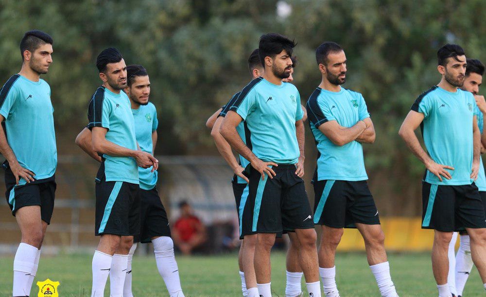 تیم فوتبال نفت آبادان با 8امتیاز از 5 بازی گذشته خود در جایگاه ششم جدول قرار دارد. دراگان اسکوچیچ عصر روز گذشته اولین تمرین تیمش را در شیراز برگزار کرد.