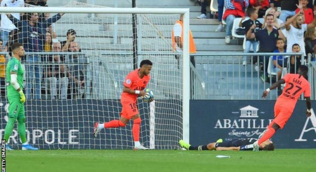 نیمار ، فوق ستاره برزیلی پاری سن ژرمن، پس از کش و قوس های فراوان و در حالی که تا آستانه بازگشت به بارسلونا هم پیش رفته بود در نهایت در این تیم ماندگار شد.