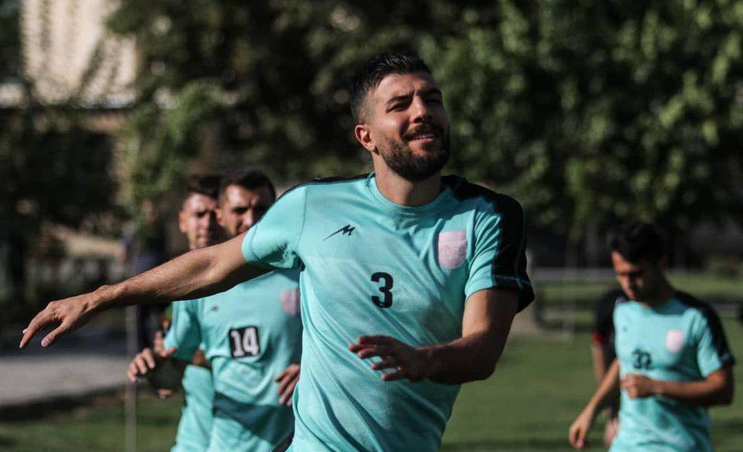 محمدرضا خانزاده مدافع مصدوم تراکتور به تمرینات تیمش برگشته و پزشکان باشگاه در تلاش هستند او را به دیدار هفته ششم لیگ برتر برسانند.