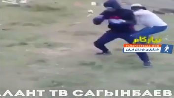 مبارزه جالب بوکس در فضای باز با چشمان بسته