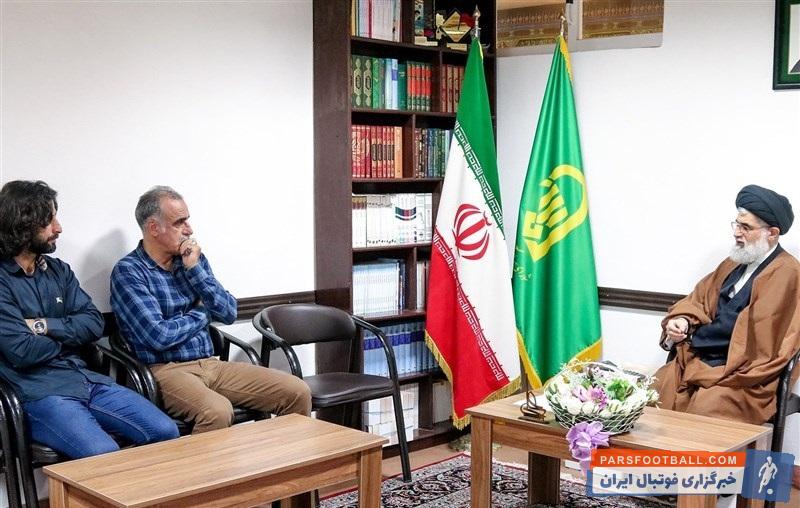 محمد احمدزاده و پژمان نوری دو ملوانی محبوب هستند محمد احمدزاده و نوری برای در اختیار گرفتن مدیریت باشگاه ملوان، دیداری با امام جمعه شهرستان انزلی داشتند.