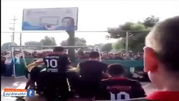 تشییع پیکر هوادار فوتبال دوست به کمک توپ و زمین بازی
