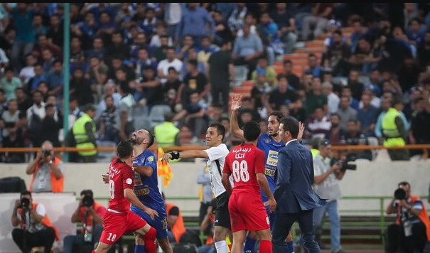 استقلال ؛ محرومیت فرشاد احمدزاده تا اطلاع ثانوی از بازی در پرسپولیس