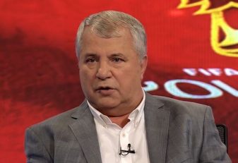 پروین ؛ علی پروین در کنار مهرداد میناوند در هیئت عزاداری امام حسین علیه السلام