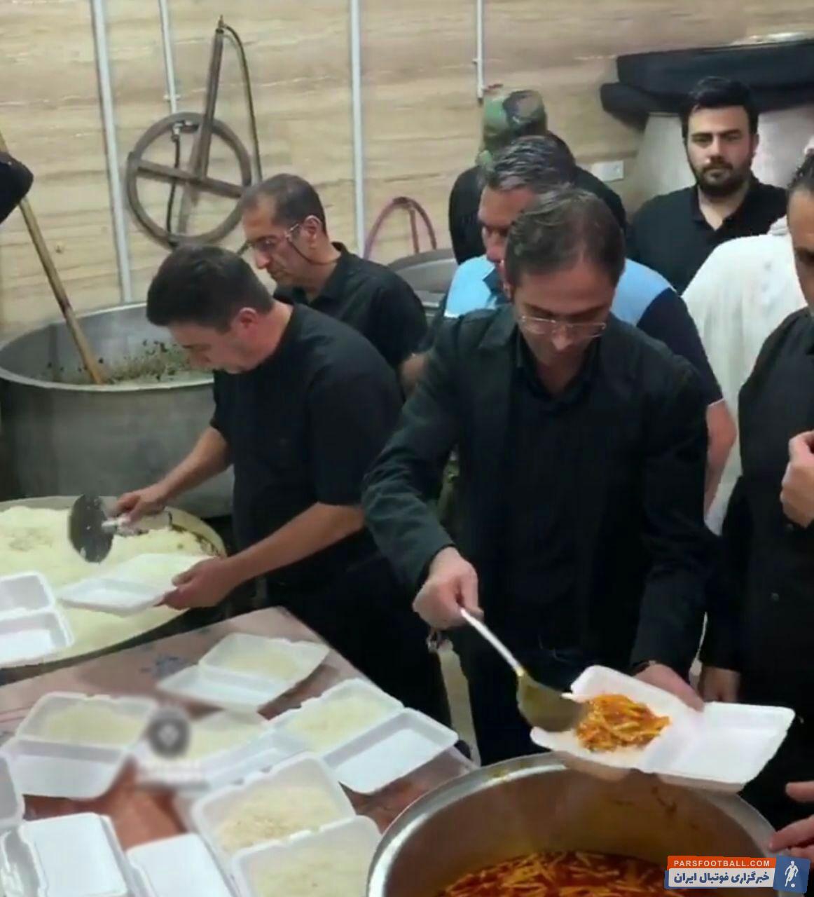 قلعه نویی ؛ حضور خطیر و قلعه نویی در مراسم پخش نذری امام حسین (ع)