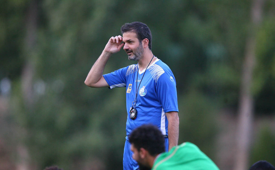 گلایه بازیکنان استقلال از عدم ارتباط استراماچونی با آن ها