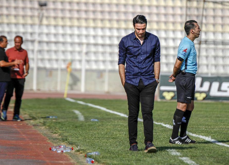 فولاد خوزستان روز گذشته در مرحله یک شانزدهم نهایی جام حذفی از دور مسابقات کنار رفت تا بر مشکلات جواد نکونام در این تیم اهوازی افزوده شود.
