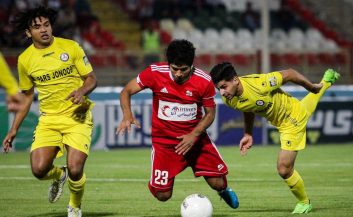 ویلیان میمبلا که امسال به عنوان یکی از سهمیه های خارجی تراکتور به فوتبال ایران آمده یکی از خریدهای خوب تبریزی ها محسوب می شود.