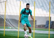مهدی طارمی که اکنون یکی از گزینه‌های اصلی خط تهاجمی محسوب می‌شود، برای اولین بازی خود در انتخابی جام جهانی قطر در اردوی تیم ملی حاضر شده است.