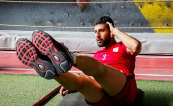 کشیدگی ای که در ناحیه همسترینگ برای خانزاده پیش آمد باعث شد تا خانزاده مدتی دور از میادین باشد اما حالا او با بهبودی کامل می تواند برای تیمش بازی کند.