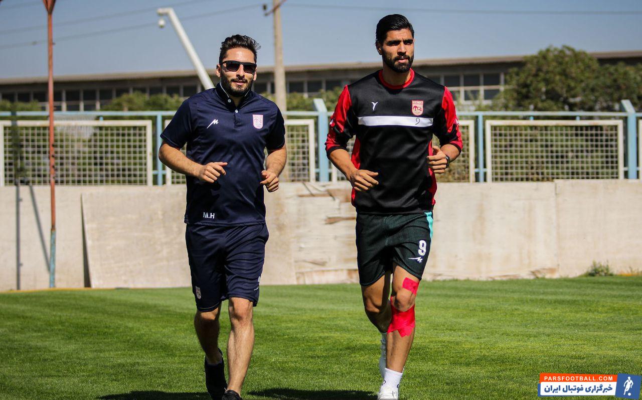 رضا اسدی بازیکن فیکس تراکتور در هفته های اول لیگ برتر در تمرینات تیمش دچار آسیب دیدگی شده و به همین خاطر زیر نظر فیزیوتراپ به طور اختصاصی تمرین می کند.