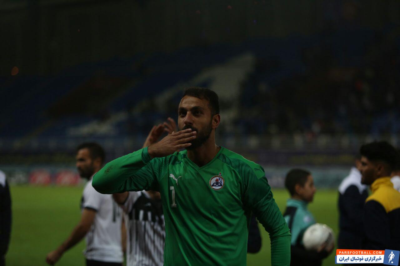 سوشا مکانی که بعد از سال ها دوباره به ایران برگشته یک بار دیگر در این بازی ثابت کرد که دروازه بان خوبی است و بسیار با انگیزه بازی می کند.