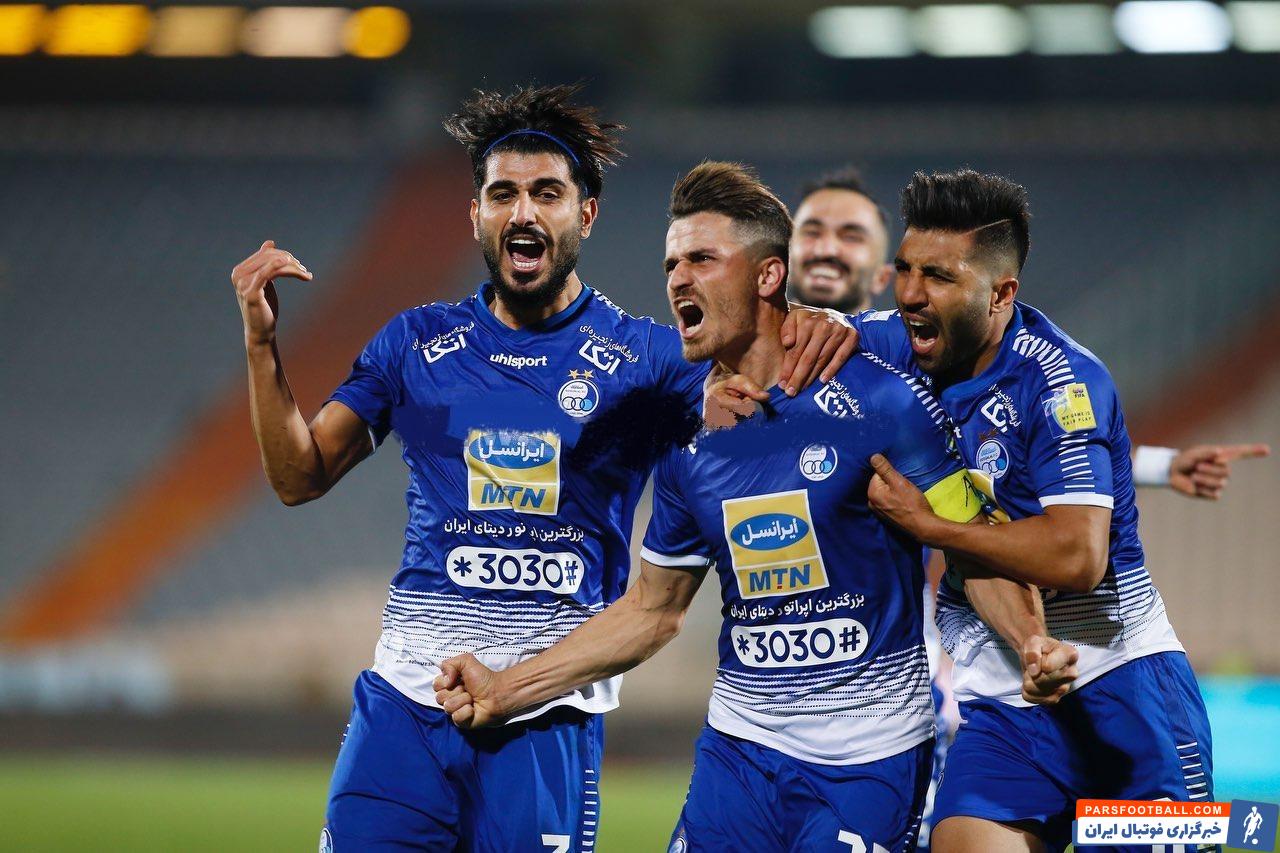 وریا غفوری در دفاع مطمئن نشان داد و در حمله نیز موثر ظاهر می شد وریا غفوری به عنوان یک بال راست در حملات تیم استقلال حضور فعال داشت.