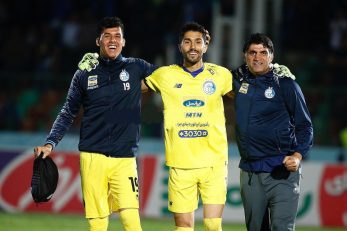 سیدحسین حسینی با 873 دقیقه گل نخوردن در لیگ هفدهم موفق شد نامش را به عنوان رکوددار کلین شیت در کتاب تاریخ لیگ باشگاهی ایران ثبت کند.