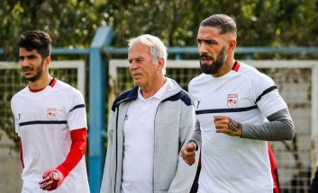 بر این اساس دژاگه مشکلی برای همراهی تیم تراکتور در بازی حساس روز جمعه برابر تیم استقلال ندارد و این خبر خوشی برای دنیزلی و هواداران تبریزی است.