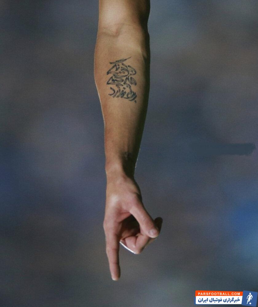 ابوالفضل امان الله تصویری در اینستاگرامش منتشر کرده از بازی استقلال و پارس جنوبی و از تتوی روی دست یکی از بازیکنان استقلال.