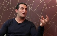 برومند : مقابل دوربین پیراهنشان را میبوسند، اما به عمل که میرسد فقط پول را میشناسند