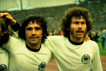 چهل و هشت سال پیش گرد مولر همراه تیم بایرن مونیخ به تهران آمد و در ورزشگاه آزادی برابر تیم منتخب باشگاه های تهران به میدان رفت.