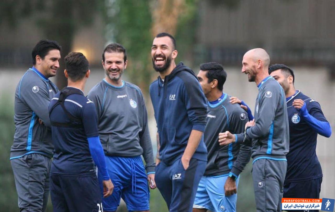 بعد از دو پیروزی پیاپی که آبی پوشان استقلال در لیگ برتر به دست آورده اند لبخند و خوشحالی به تمرین این تیم به ویژه استراماچونی برگشته است.