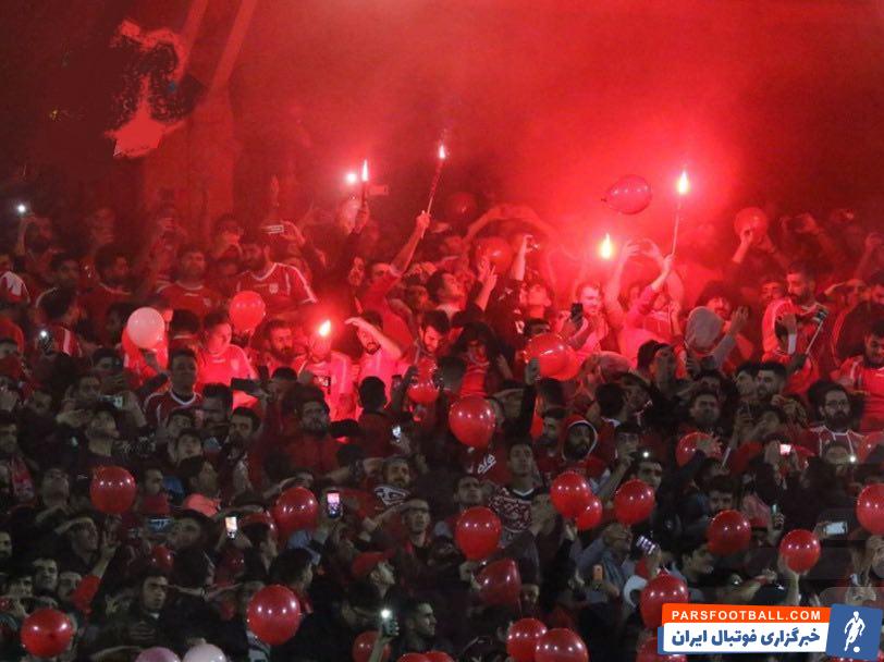 هواداران تیم تراکتور آذربایجان امشب با حضور پرشور خود در ورزشگاه بار دیگر سکوهای یادگار امام را به تسخیر خود در آوردند.‌‌‌‌