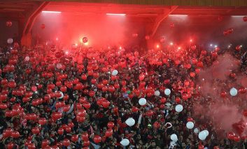 شعار یک صدای «عیبی یوخ» هواداران تراکتور در بازی برابر استقلال