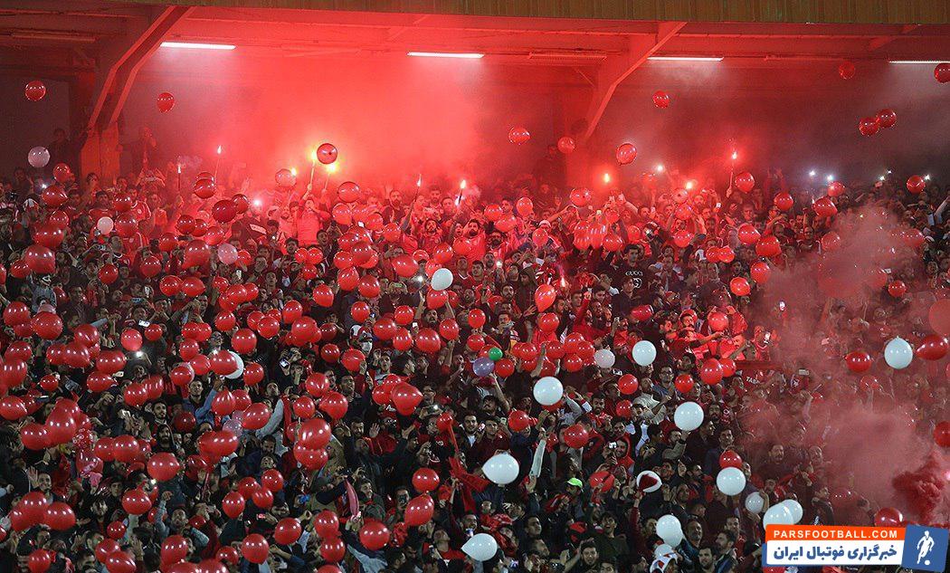 شعار یک صدای «عیبی یوخ» هواداران تراکتور در بازی برابر استقلال