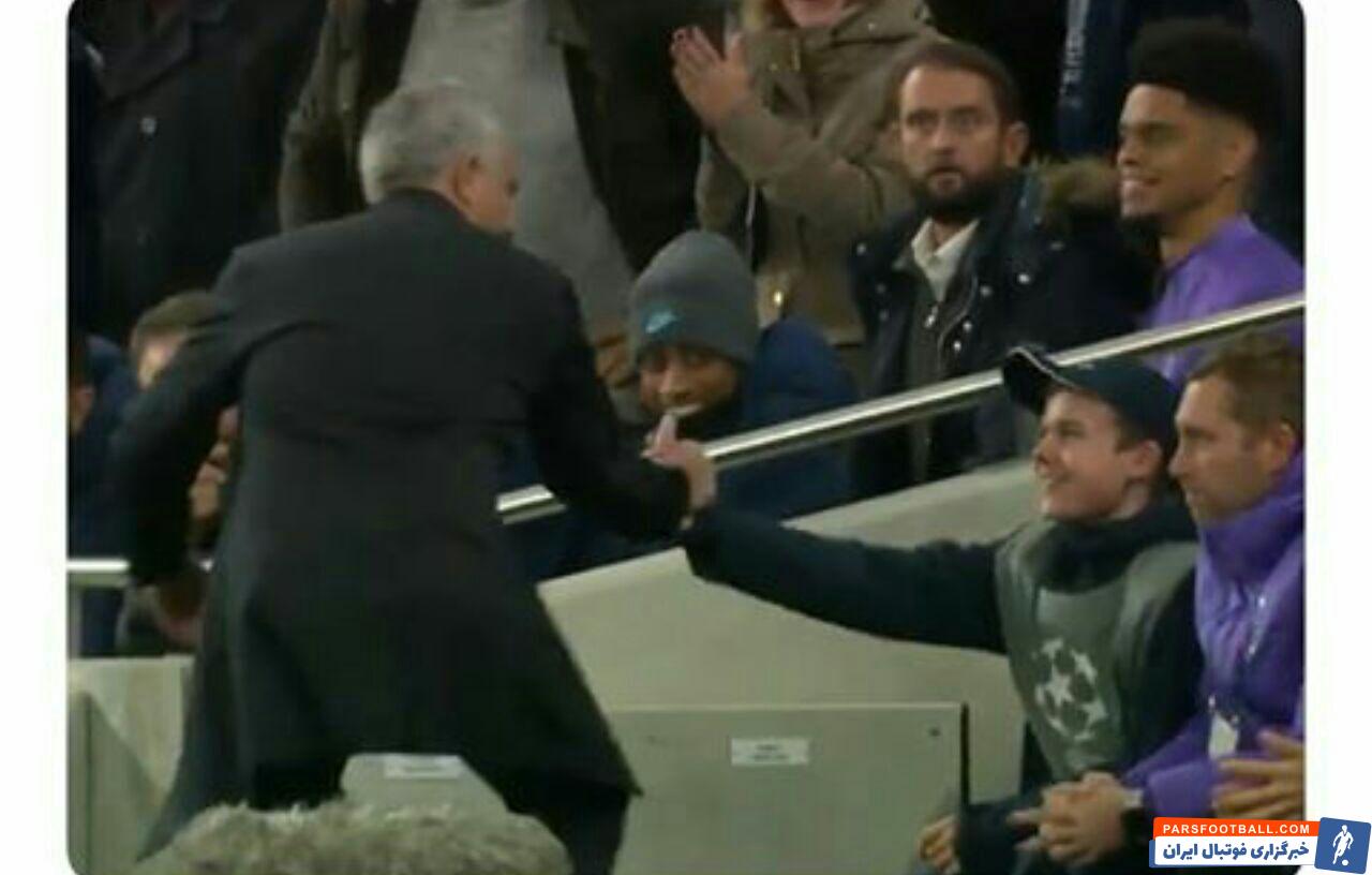 بعد از تشکر ژوزه مورینیو از توپ جمع کن بازی دیروز تاتنهام که روی یکی از گلهای تاتنهامیها نقش بازی کرد، میسون ماونت میگوید تکنیکهایی از مورینیو آموخته.