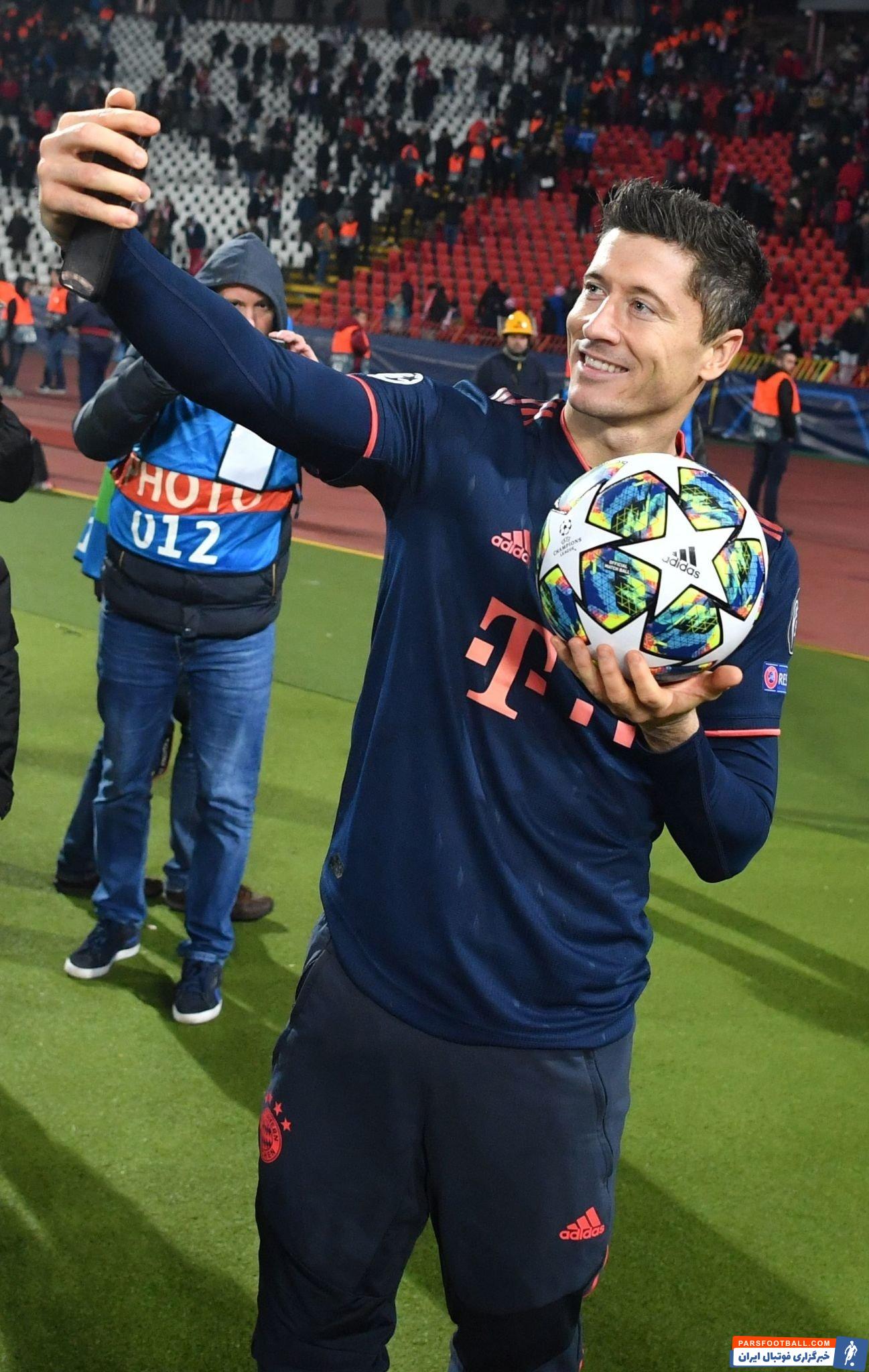 لواندوفسکی این چهار گل را تنها در حد فاصل 14 دقیقه و 31 ثانیه وارد دروازه ستاره سرخ بلگراد کرد تا سریع ترین پوکر تاریخ لیگ قهرمانان را رقم بزند.