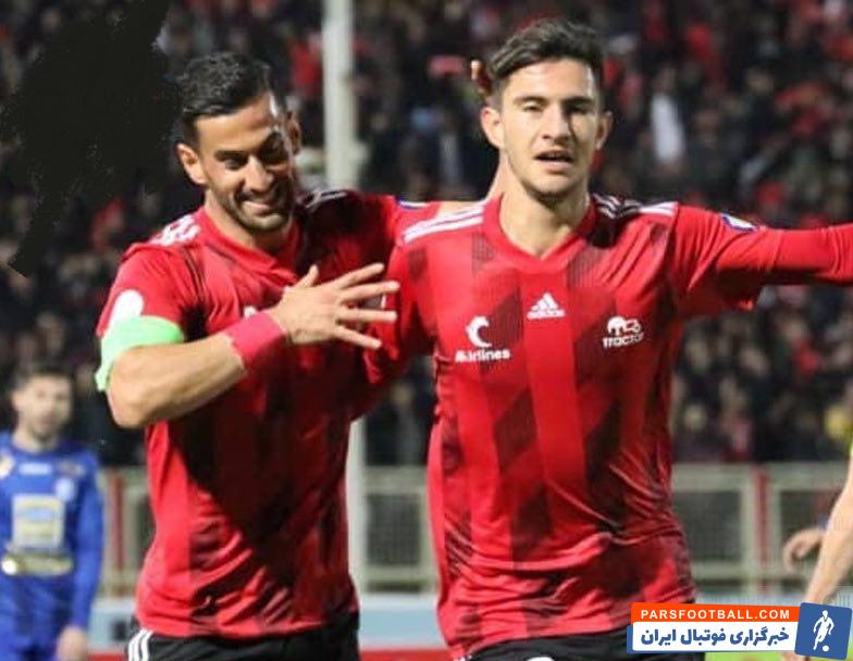 احسان حاج صفی در این فصل یکی از چهره های شاخص تیمش بوده که در بسیاری از گل ها نقش مسقیم داشته است حاج صفی در بازی با بازوبند کاپیتانی در زمین حضور یافت.