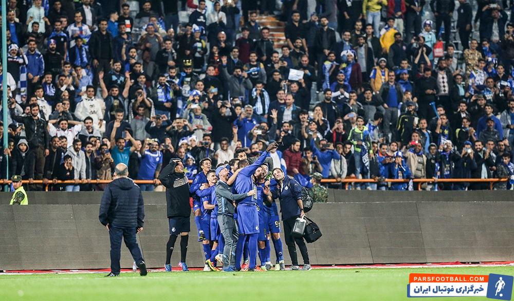 در ادامه رقابتهای هفته دهم لیگ برتر فوتبال ایران، استقلال از ساعت ۱۵:۳۰ دیروز (سهشنبه) در ورزشگاه آزادی به مصاف صنعت نفت آبادان رفت.