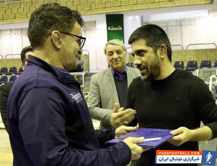 رئیس فدراسیون کشتی پس از ارائه مطالبی برای فرنگی کاران، حکم سرمربیگری محمد بنا را به وی اهدا و برای تیم ملی کشتی در مسابقات پیش رو آرزوی موفقیت کرد.